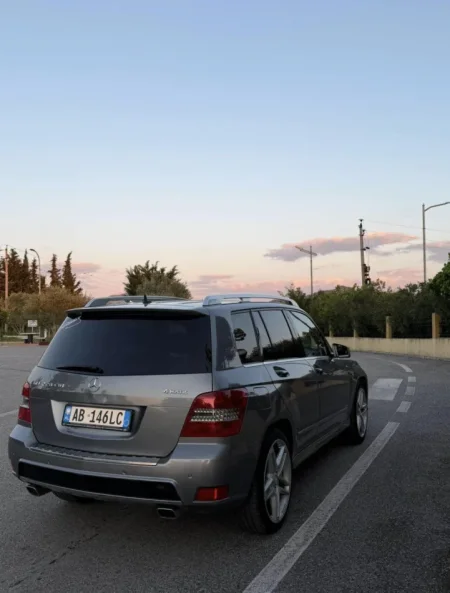 Tirane, japim me qera SUV | Fuoristrad | xhip Glk Nafte, gri e erret automatik Klima 45/dita