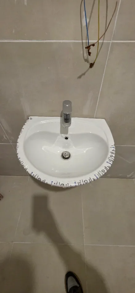Tirane, shes SHITEN 2 SETE TUALETI TE REJA NE KUTI TE PAHAPURA