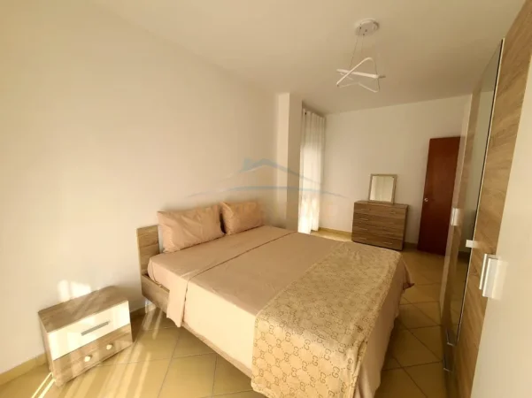 Tirane, jepet me qera apartament 2+1 Kati 3, 105 m² 650 € 