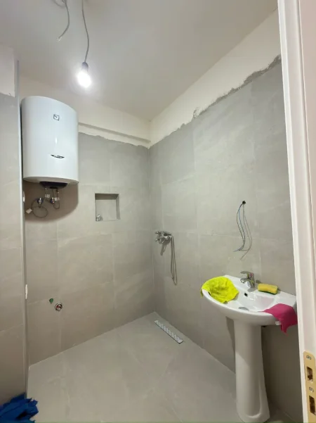 Tirane, jepet me qera ambjent biznesi Kati 3, 70 m² 450 € (Astir)