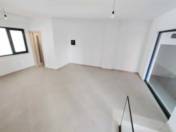 Tirane, shes dyqan Kati 0, 43 m² 150.000 € (green city)