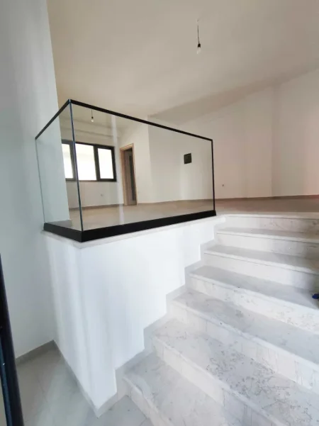 Tirane, shes dyqan Kati 0, 43 m² 150.000 € (green city)