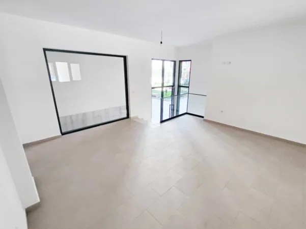 Tirane, shes dyqan Kati 0, 43 m² 150.000 € (green city)