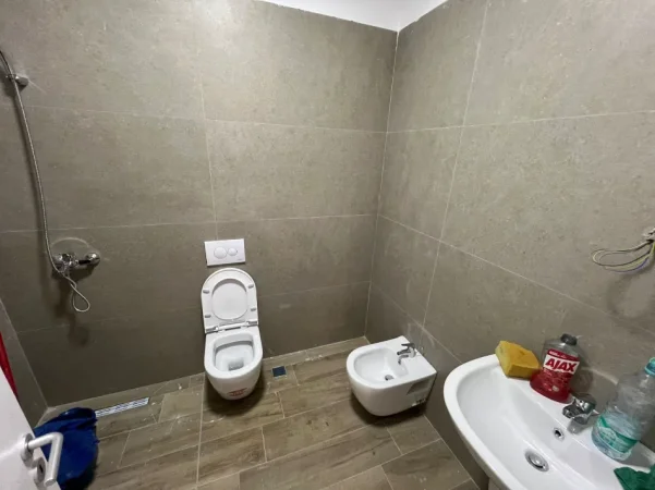 Tirane, jepet me qera apartament 2+1 Kati 1, 85 m² 800 € (Rruga Dritan Hoxha)
