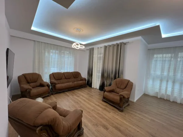 Tirane, jepet me qera apartament 2+1 Kati 1, 85 m² 800 € (Rruga Dritan Hoxha)