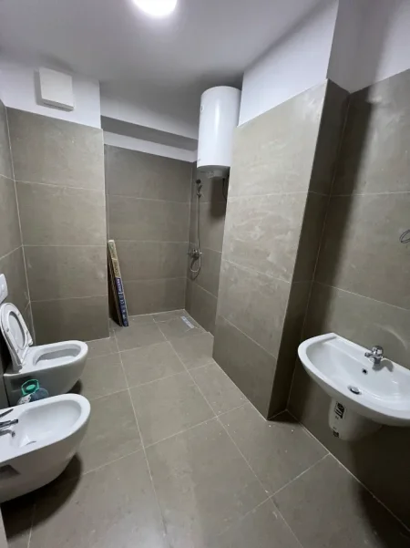 Tirane, jepet me qera apartament 2+1 Kati 1, 85 m² 800 € (Rruga Dritan Hoxha)