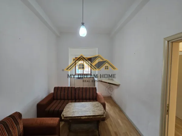 Durres, jepet me qera apartament 3+1+Ballkon Kati 3, 100 m² 400 € (qender)