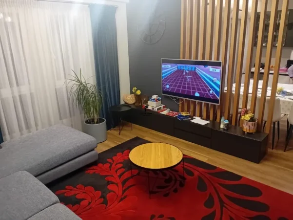 Tirane, jepet me qera apartament duplex 3+1 Kati 3, 100 m² 1.000 € (5 MAJI)