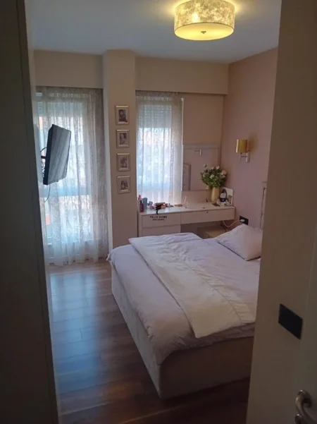 Tirane, jepet me qera apartament duplex 3+1 Kati 3, 100 m² 1.000 € (5 MAJI)