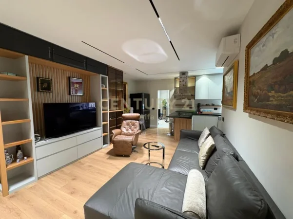 Tirane, jepet me qera apartament 2+1 Kati 4, 110 m² 1.200 € (Shallvaret)