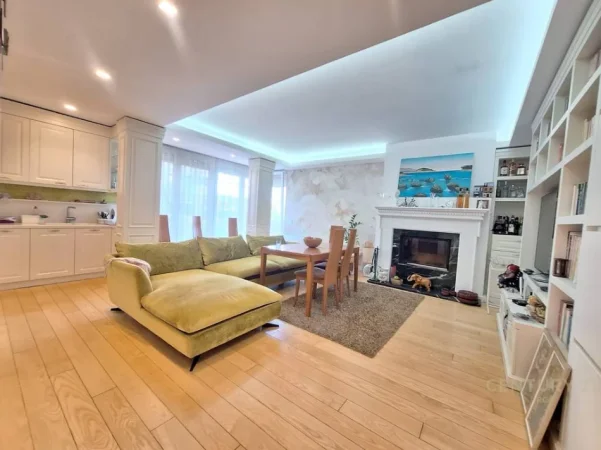 Tirane, shes apartament 3+1 Kati 3, 128 m² (Rruga e Kavajes)