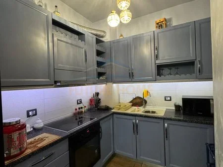 Tirane, jepet me qera apartament 1+1+Ballkon Kati 2, 70 m² 450 € (astir)