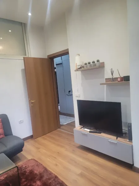 Tirane, jepet me qera apartament 1+1 Kati 1, 62 m² 600 € (9 KATESHET)