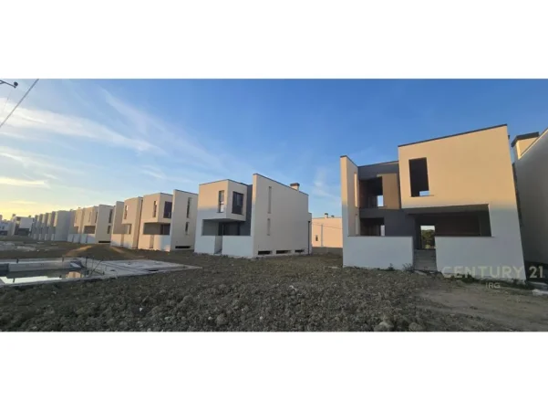 Tirane, shes apartament 4+1 Kati 1, 163 m² 590.000 € (Gjiri i Lalzit)