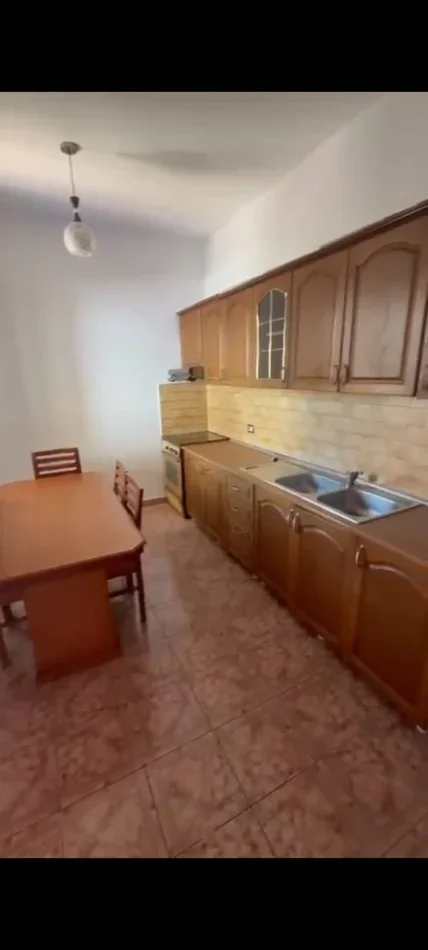 Tirane, jepet me qera apartament 1+1 Kati 2, 90 m² 350 € (Jordan Misja)
