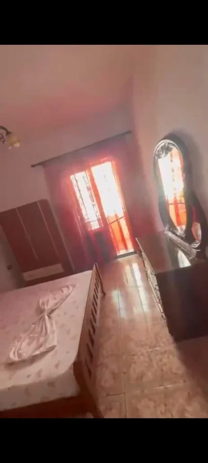 Tirane, jepet me qera apartament 1+1 Kati 2, 90 m² 350 € (Jordan Misja)