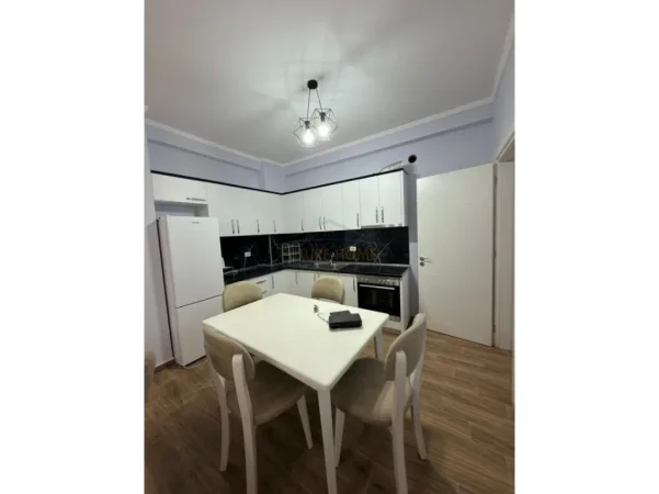 Tirane, shitet apartament 2+1+Ballkon Kati 5, 102 m² 170.000 € (Astir)