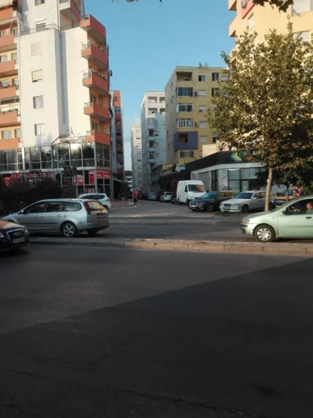 Tirane, jepet me qera apartament 2+1+Ballkon Kati 5, 100 m² 500 € (Fushe Mezes 2 Dr Rajonale 1 Kthesa e Kamzes)