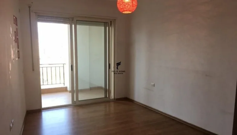 Tirane, jepet me qera zyre Kati 2, 55 m² 300 € (TREGU ELEKTRIK)