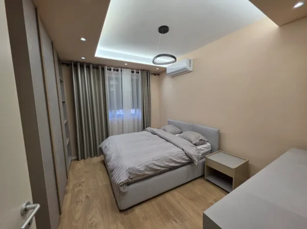 Tirane, shitet apartament 2+1+Ballkon Kati 3, 117 m² 370.000 € (Rruga e Durrësit)