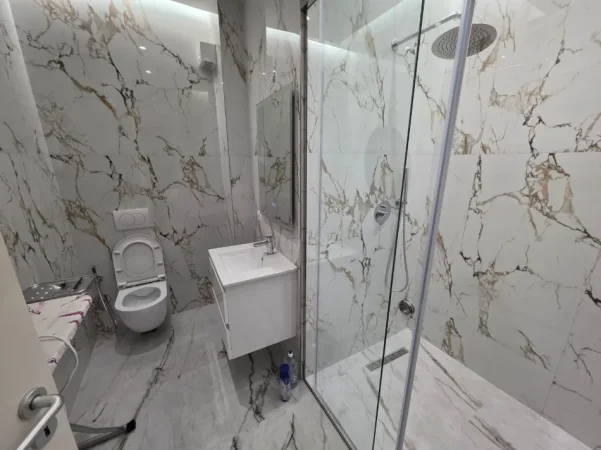 Tirane, shitet apartament 2+1+Ballkon Kati 3, 117 m² 370.000 € (Rruga e Durrësit)