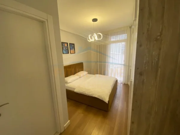 Tirane, jepet me qera apartament 2+1+Ballkon Kati 4, 144 m² 870 € (Pazar i Ri)