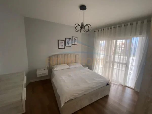 Tirane, jepet me qera apartament 2+1+Ballkon Kati 4, 144 m² 870 € (Pazar i Ri)