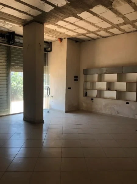 Tirane, shes ambjent biznesi Kati 0, 62 m² 62.000 € (Gjergj Legisi)