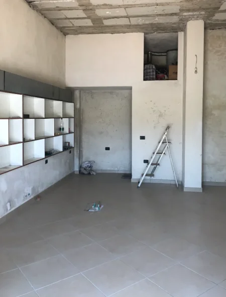 Tirane, shes ambjent biznesi Kati 0, 62 m² 62.000 € (Gjergj Legisi)
