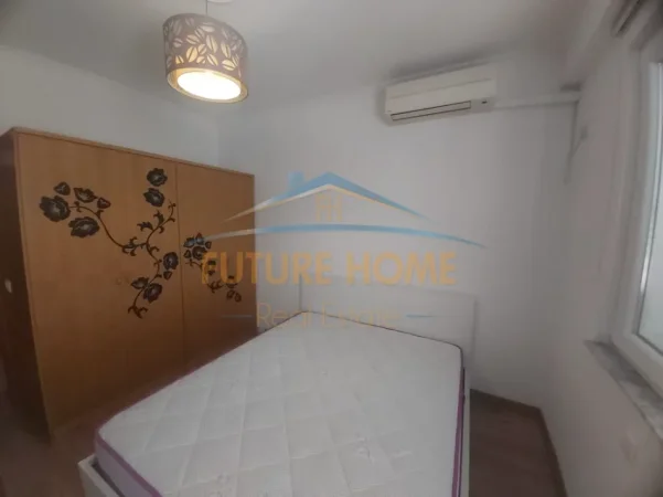 Tirane, jepet me qera apartament 2+1+Ballkon Kati 8, 99 m² 600 € (Perball Kompleksit Delijorgj)