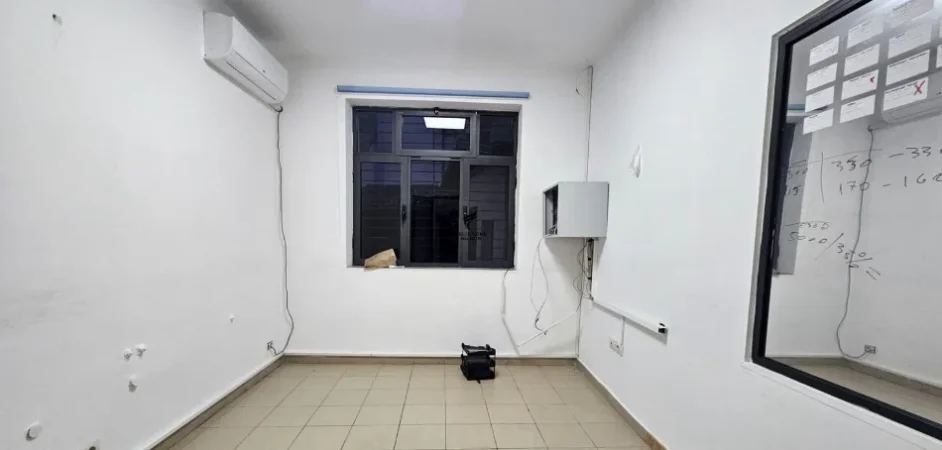 Tirane, jepet me qera zyre Kati 1, 140 m² 750 € (PAZARI I RI)