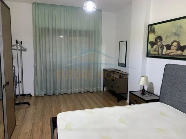 Tirane, jepet me qera apartament 1+1+Ballkon Kati 7, 70 m² 950 € (Rruga e Elbasanit)