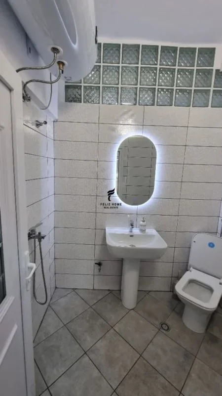 Tirane, jepet me qera zyre Kati 2, 55 m² 800 € (MINE PEZA)
