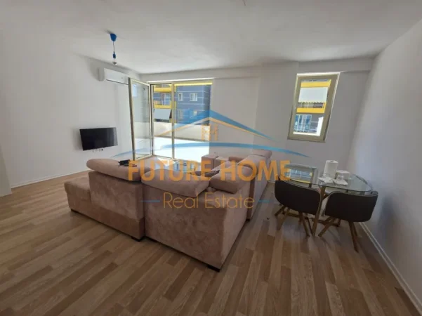 Tirane, jepet me qera apartament 2+1+Ballkon Kati 1, 85 m² 450 € (Kompleksi Tom Doshi)