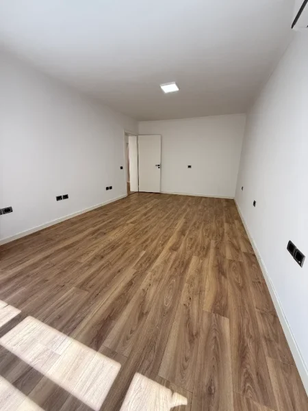 Tirane, jepet me qera zyre Kati 1, 80 m² 80.000 € 