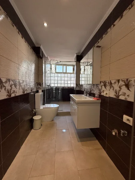 Tirane, jepet me qera zyre Kati 1, 80 m² 80.000 € 