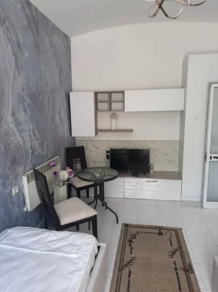 Tirane, jepet me qera garsonier 1+1 Kati 1, 24 m² 400 € 