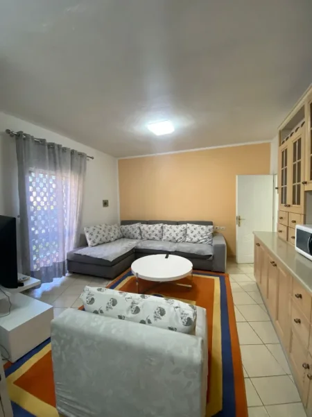Tirane, jepet me qera apartament 2+1+2 Kati 1, 100 m² 600 € (Selite)