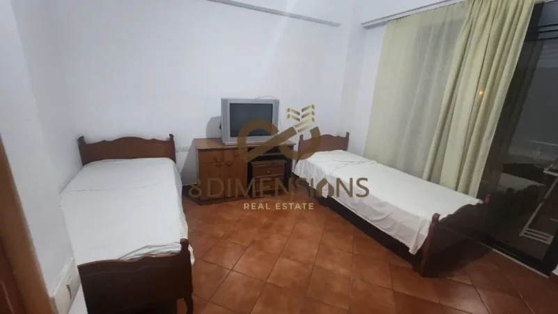 Tirane, jepet me qera apartament 2+1 Kati 1, 100 m² 500 € (pallati me shigjeta)