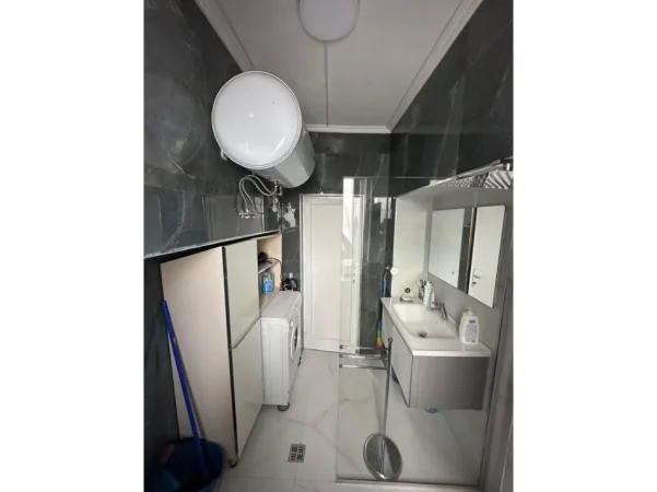Tirane, jepet me qera apartament 1+1 Kati 1, 58 m² 500 € (Vasil Shanto)