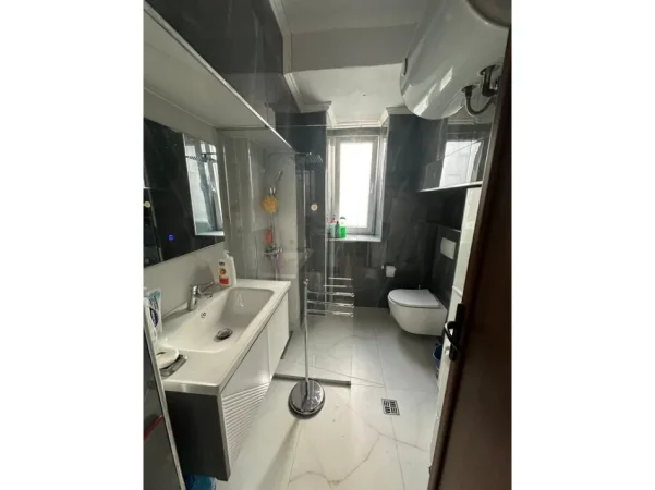 Tirane, jepet me qera apartament 1+1 Kati 1, 58 m² 500 € (Vasil Shanto)