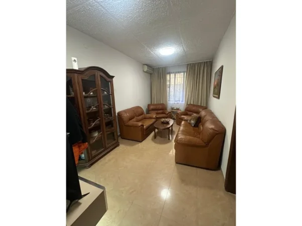 Tirane, jepet me qera apartament 1+1 Kati 1, 58 m² 500 € (Vasil Shanto)