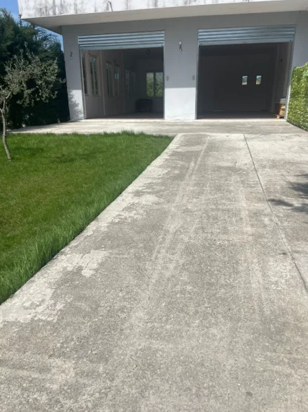Tirane, jepet me qera magazine Kati 0, 120 m² 600 € (PEZE HELMES)