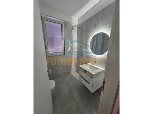 Tirane, jepet me qera apartament 1+1 Kati 1, 154 m² 450 € (Kompeksi Tom Doshi)