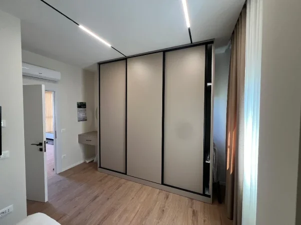 Tirane, jepet me qera apartament 1+1+Ballkon Kati 3, 67 m² 450 € (Rruga Tomi Kristo)