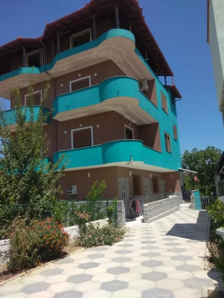 Tirane, jepet me qera apartament 2+1 Kati 2, 180 m² 300 € (Institut)