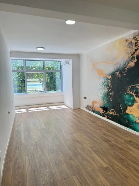 Tirane, jepet me qera ambjent biznesi Kati 1, 80 m² 800 € (21 Dhjetori)