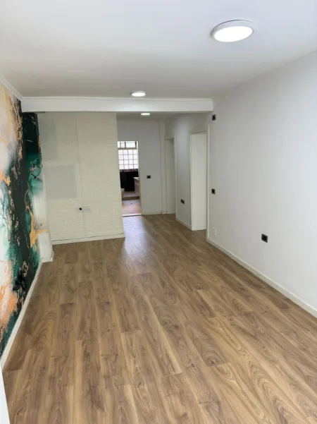 Tirane, jepet me qera ambjent biznesi Kati 1, 80 m² 800 € (21 Dhjetori)