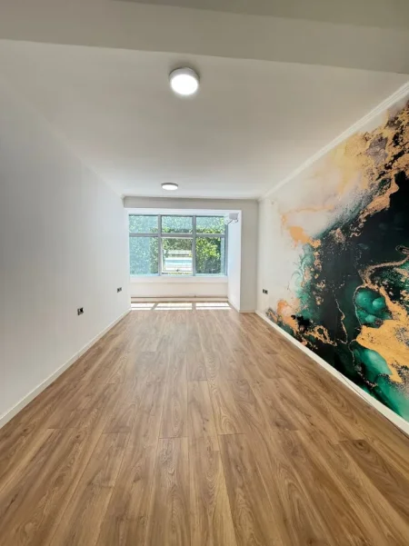 Tirane, jepet me qera ambjent biznesi Kati 1, 80 m² 800 € (21 Dhjetori)