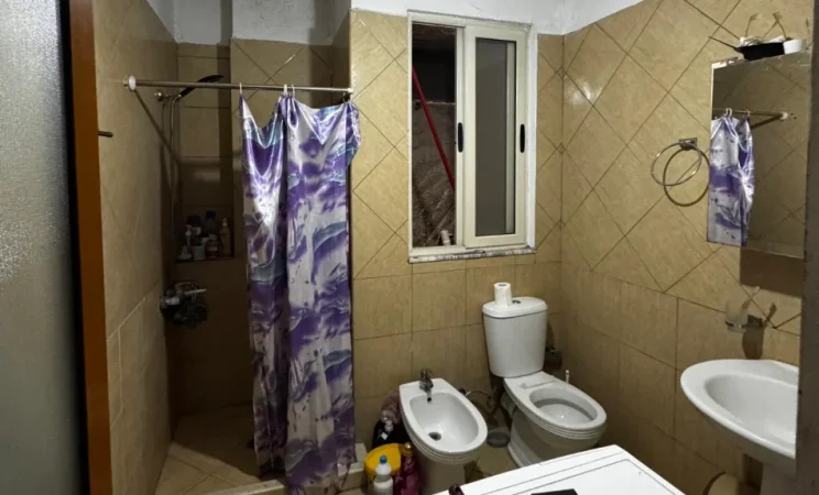 Tirane, jepet me qera apartament 1+1 Kati 4, 65 m² 400 € 
